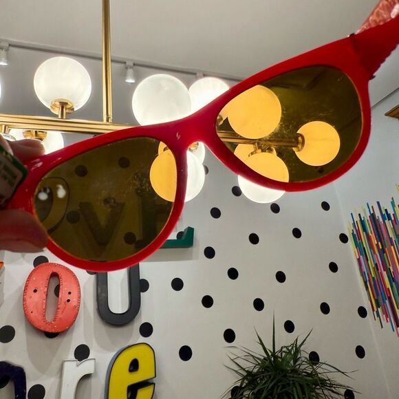 Unique True Vintage 70s / 80s 3D Geometric Ribbed Texture Red Unisex Sunglasses